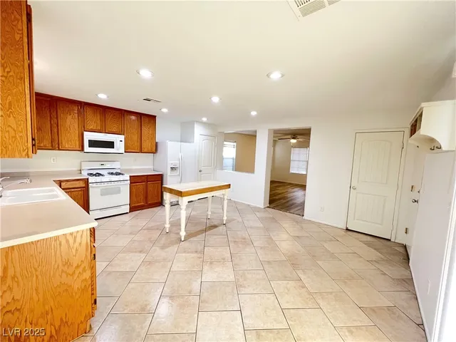 $1,850 | 11601 Giles Street, Las Vegas, NV 89183