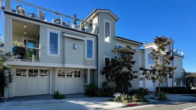 $2,750,000 | 720 Poinsettia Avenue, Corona del Mar, CA 92625
