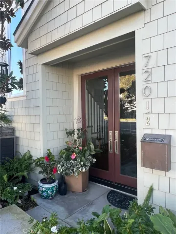 $2,750,000 | 720 Poinsettia Avenue, Corona del Mar, CA 92625