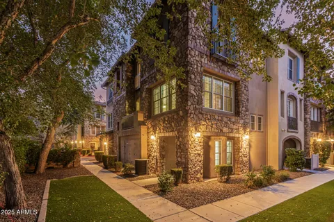 $489,999 | 2482 East Roma Avenue, Phoenix, AZ 85016