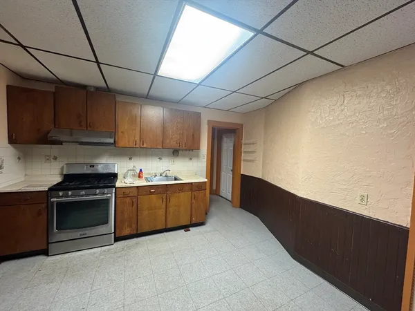 $2,400 | 33 Albion Street, Unit 1, Malden, MA 02148