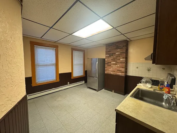 $2,400 | 33 Albion Street, Unit 1, Malden, MA 02148