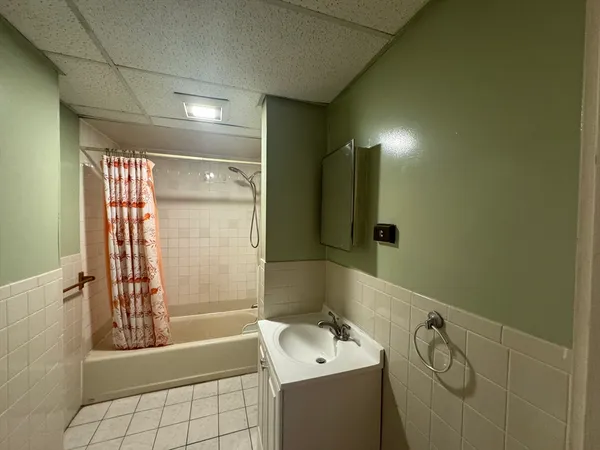 $2,400 | 33 Albion Street, Unit 1, Malden, MA 02148