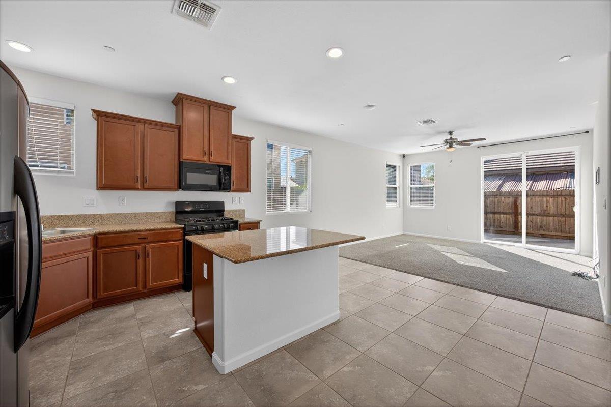 118 Peerless Street Madera, CA 93638 - Photo 7 of 35