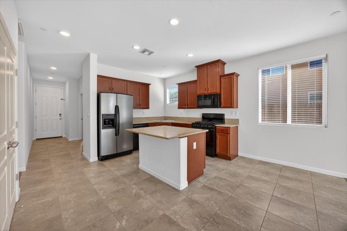 118 Peerless Street Madera, CA 93638 - Photo 8 of 35