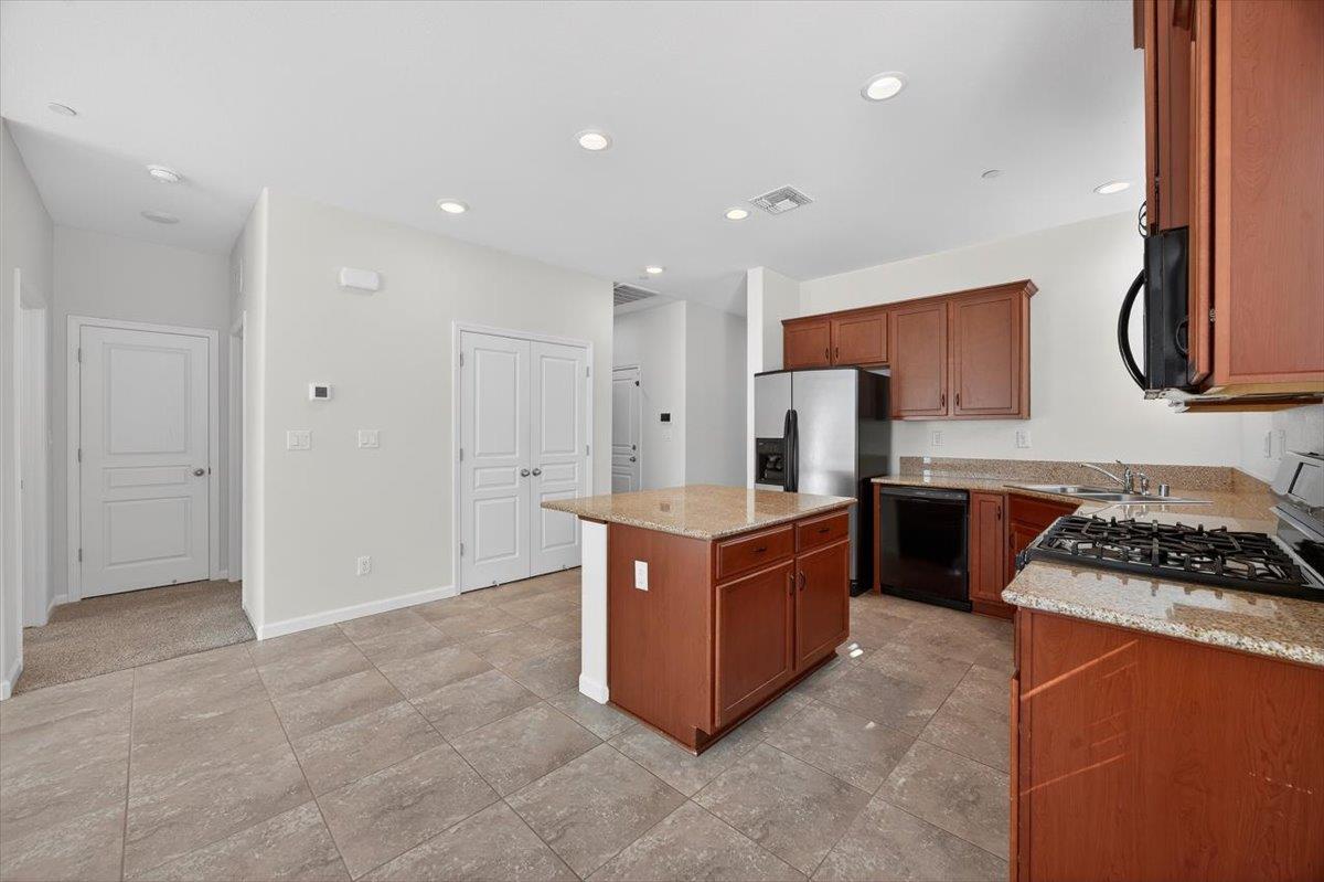 118 Peerless Street Madera, CA 93638 - Photo 9 of 35