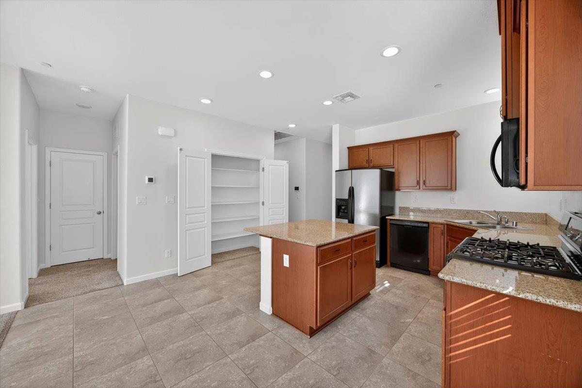 118 Peerless Street Madera, CA 93638 - Photo 10 of 35