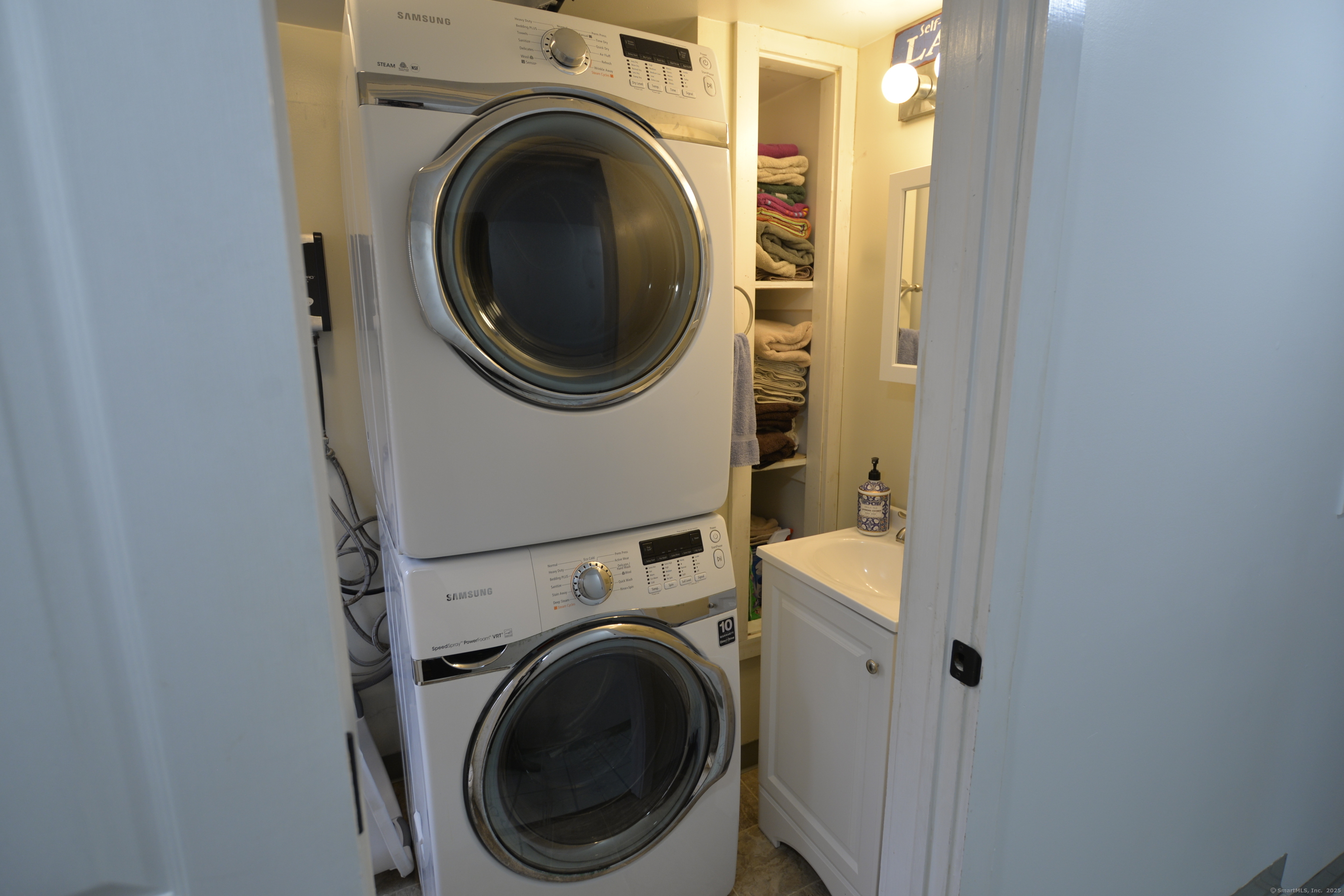 69 Engleside Terrace Newtown, CT 06482 - Photo 20 of 35