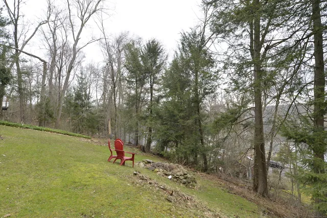 $399,000 | 69 Engleside Terrace, Newtown, CT 06482