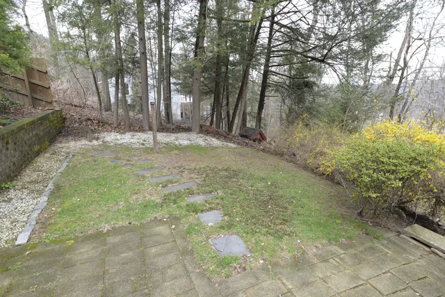 $399,000 | 69 Engleside Terrace, Newtown, CT 06482