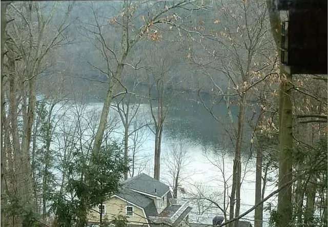 $399,000 | 69 Engleside Terrace, Newtown, CT 06482