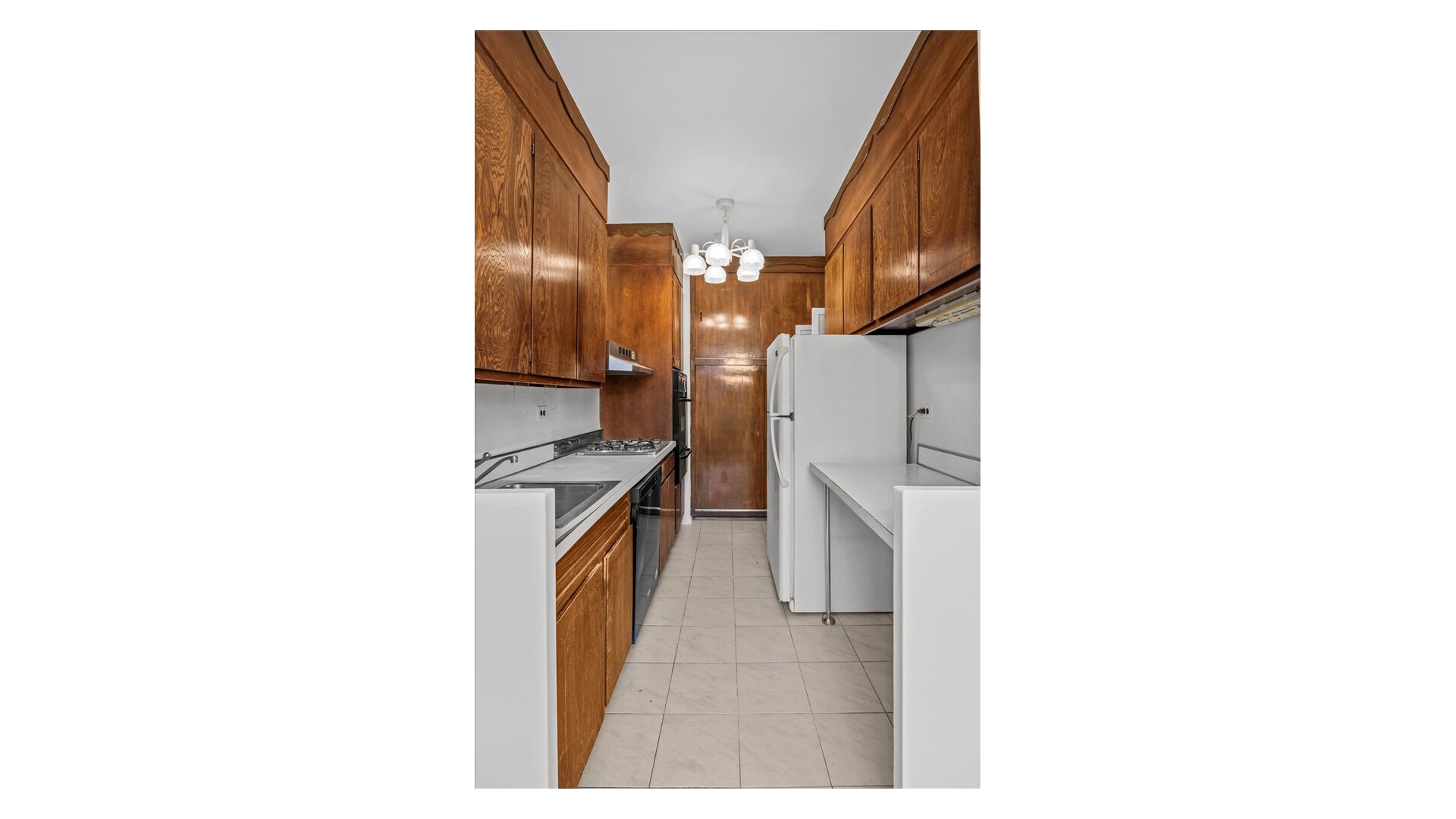 555 Kappock Street, Unit 4H Bronx, NY 10463 - Photo 3 of 16 a kitchen with a sink and cabinets