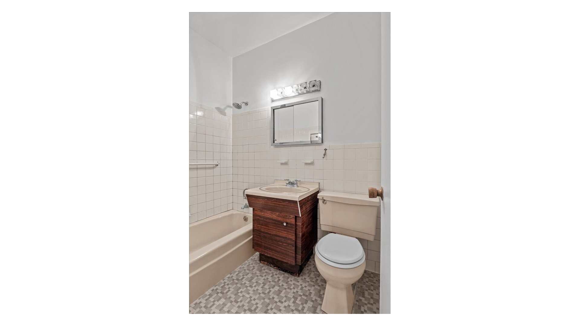 555 Kappock Street, Unit 4H Bronx, NY 10463 - Photo 6 of 16 a bathroom with a toilet a sink and mirror
