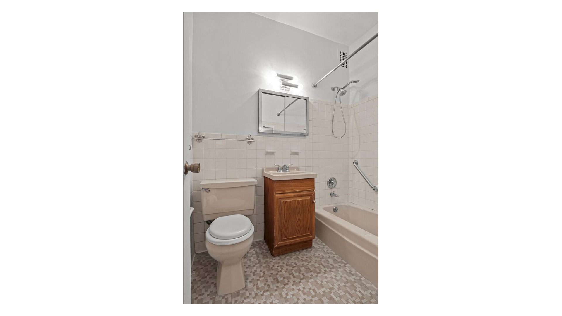 555 Kappock Street, Unit 4H Bronx, NY 10463 - Photo 7 of 16 a bathroom with a toilet sink and mirror