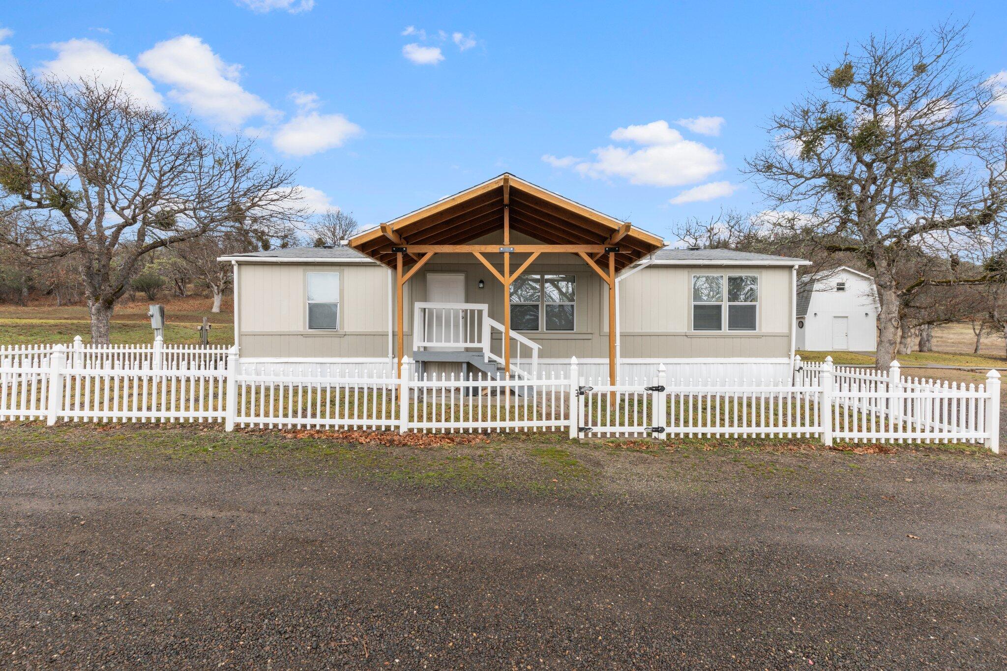 3810 Beagle Road White City, OR 97503 - Photo 1 of 34 a view of a house with a fence