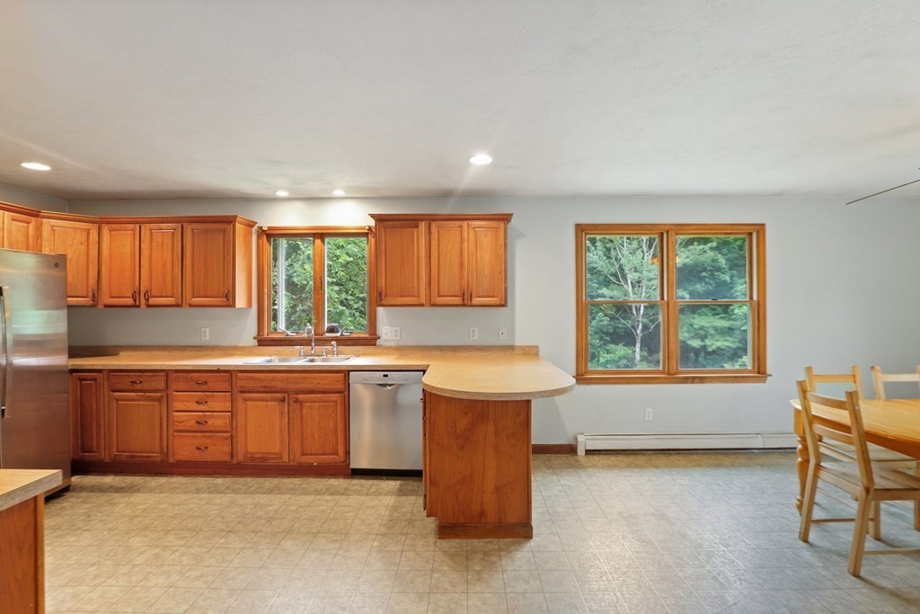 52 Hastings Road Spencer, MA 01562 - Photo 13 of 34 Gallery Image 13