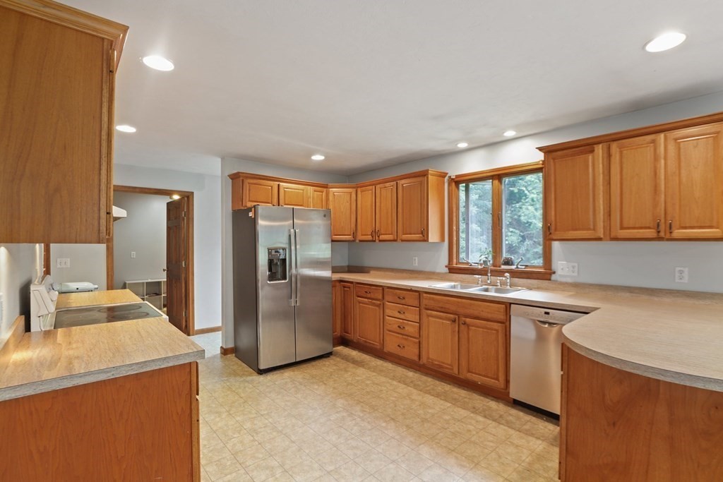 52 Hastings Road Spencer, MA 01562 - Photo 14 of 34 Gallery Image 14