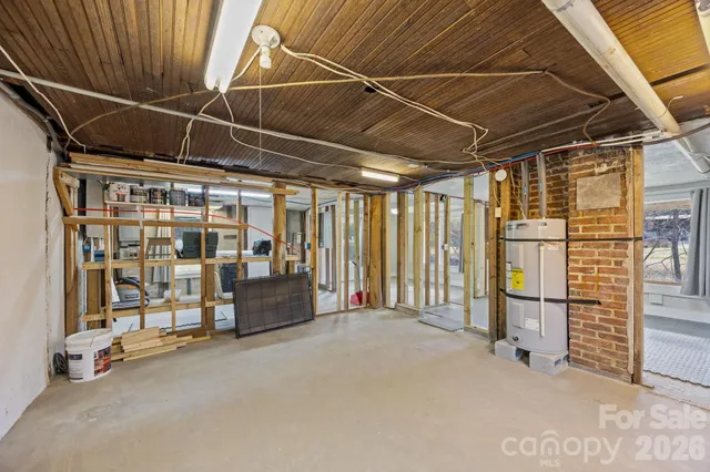 a view of utility room