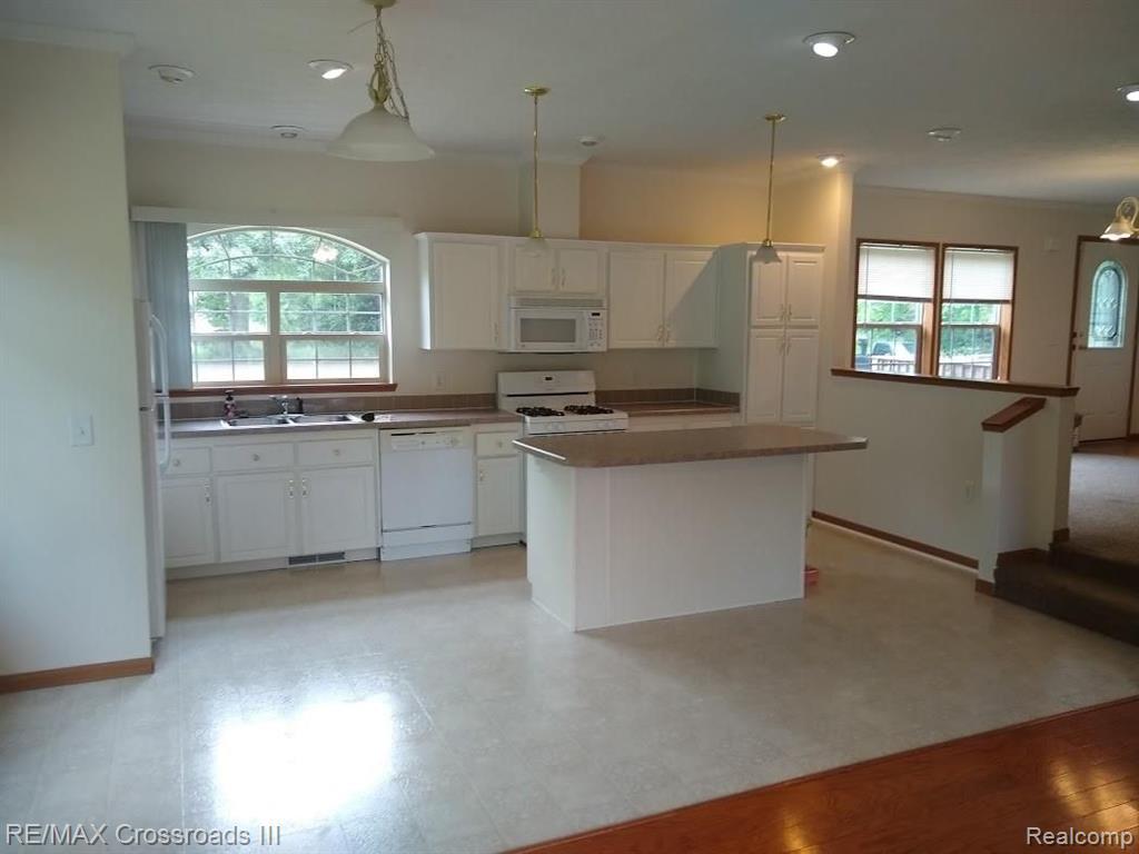 48699 Wear Road Belleville, MI 48111 - Photo 2 of 8
