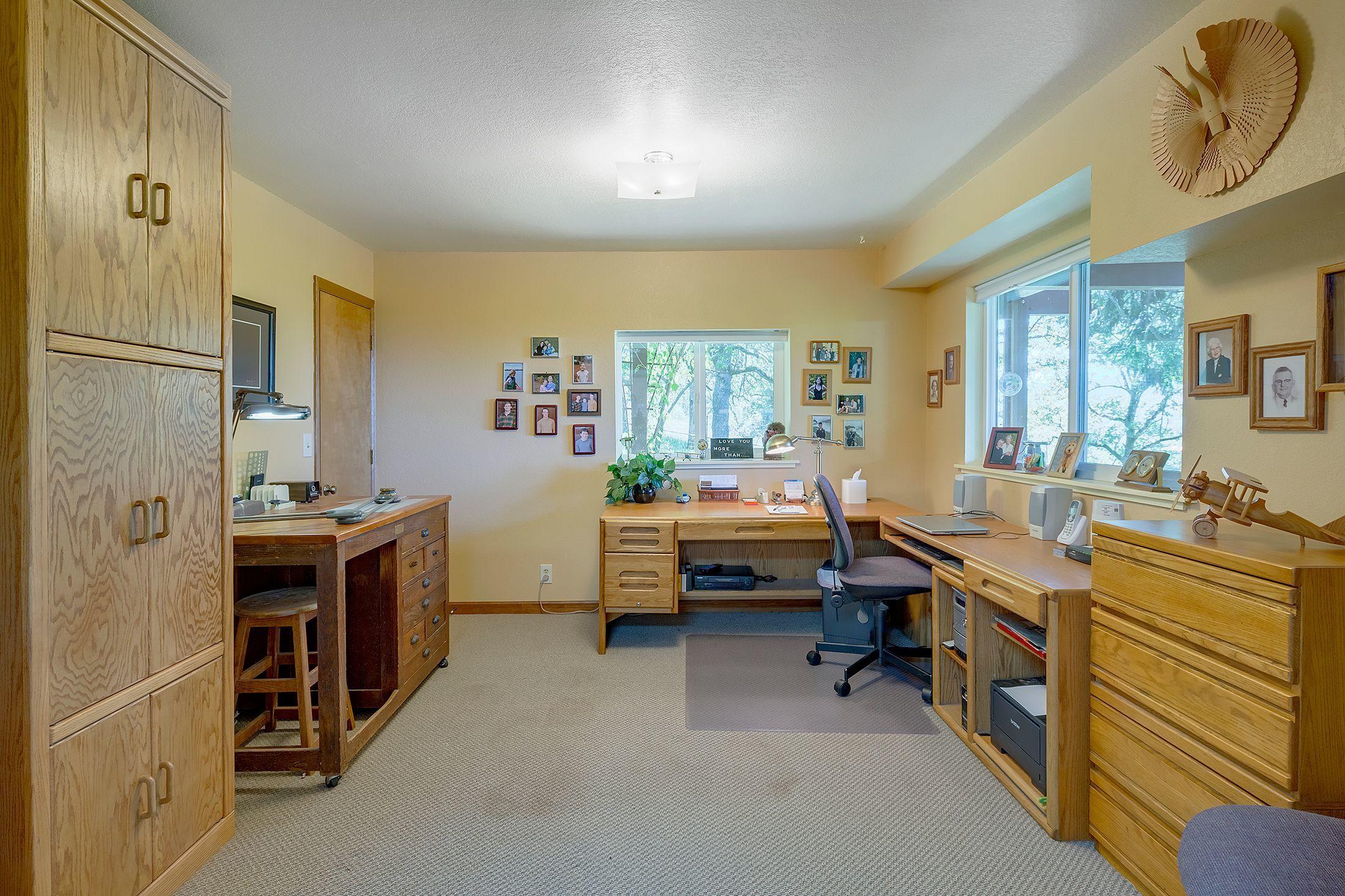 700 Trollview Road Grants Pass, OR 97527 - Photo 16 of 30 Third bedroom, now being used as a vey large office. Yes, there is a closet.