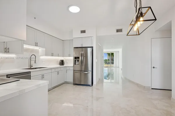 $1,565,000 | 717 Crandon Boulevard, Unit 507, Key Biscayne, FL 33149