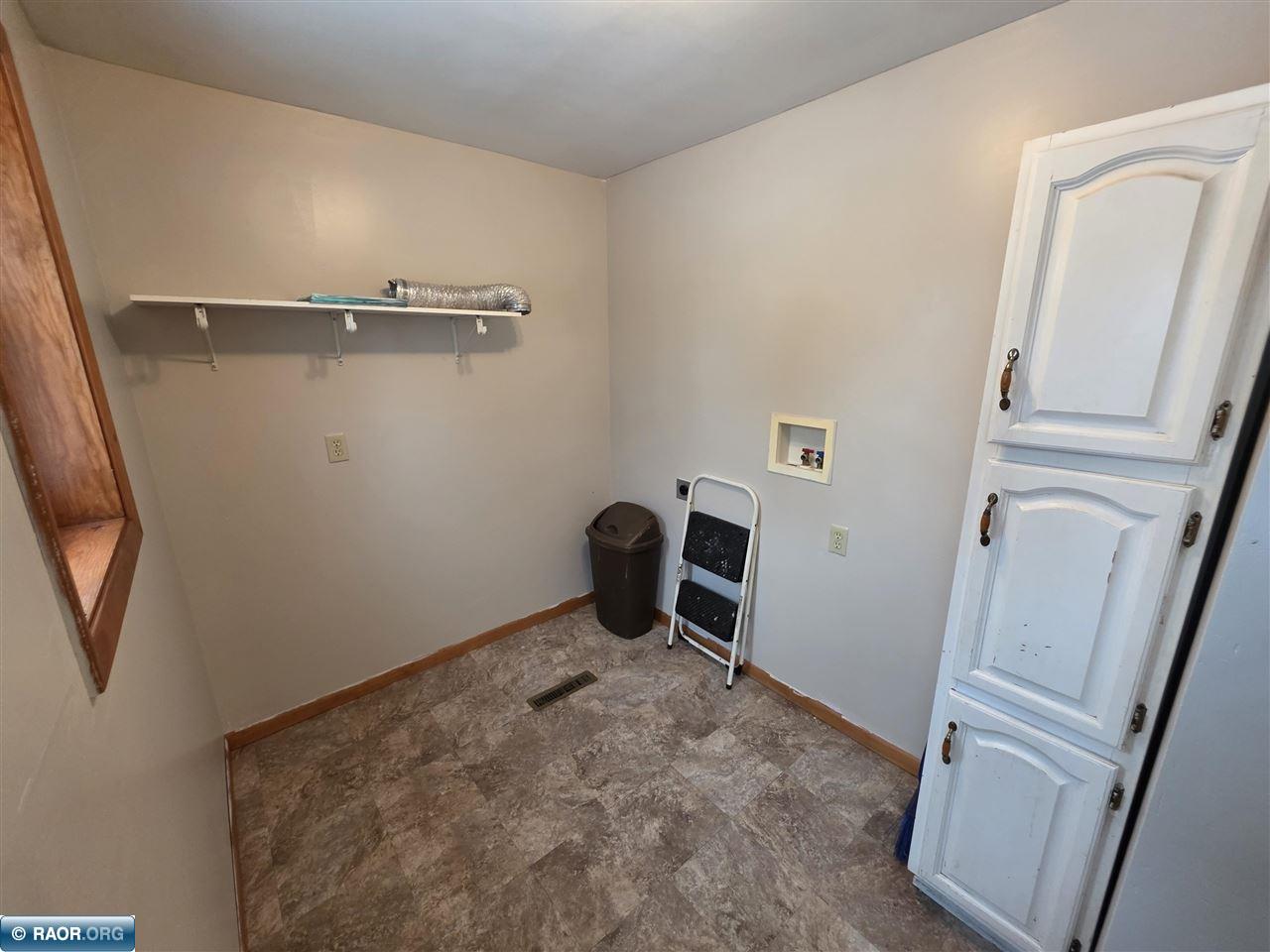 326 5th Street Southwest Chisholm, MN 55719 - Photo 14 of 22