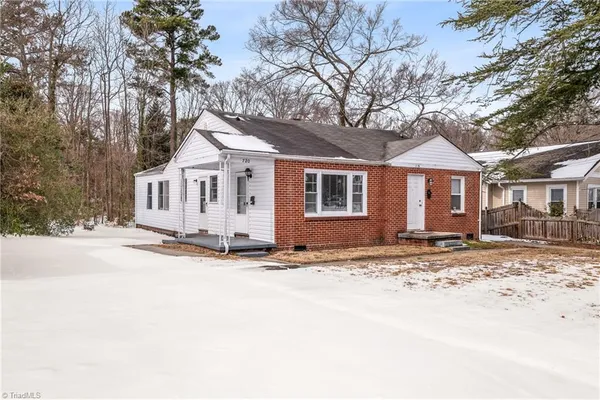 $1,350 | 718 South Elam Avenue, Greensboro, NC 27403
