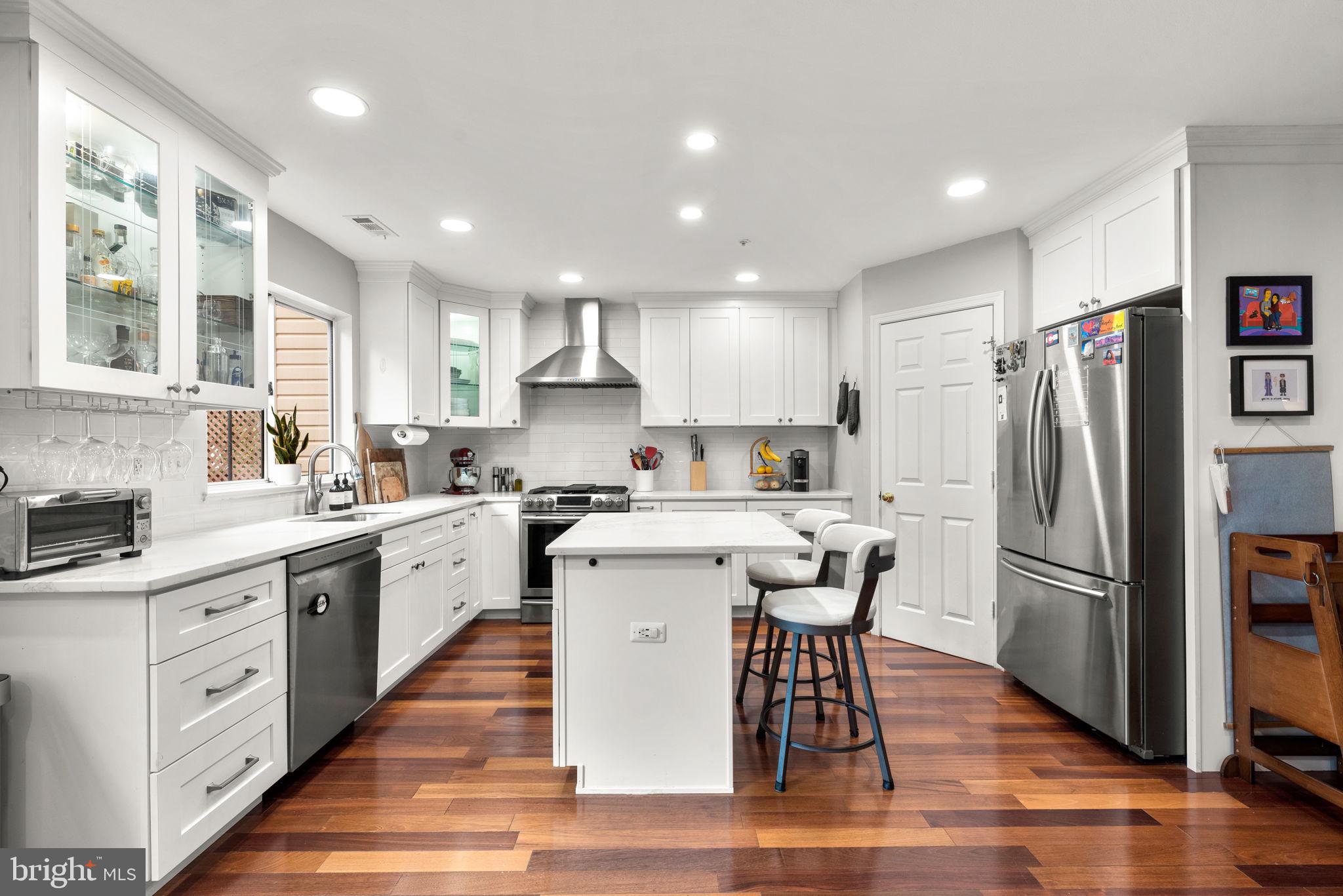 10030 Vanderbilt Circle Rockville, MD 20850 - Photo 7 of 30 Beautiful totally renovated kitchen