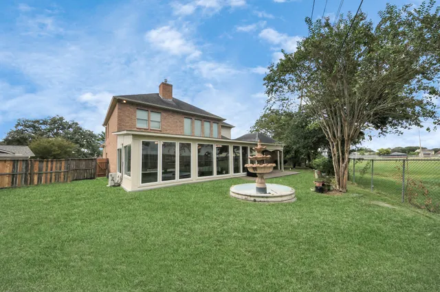 a view of a house with a backyard