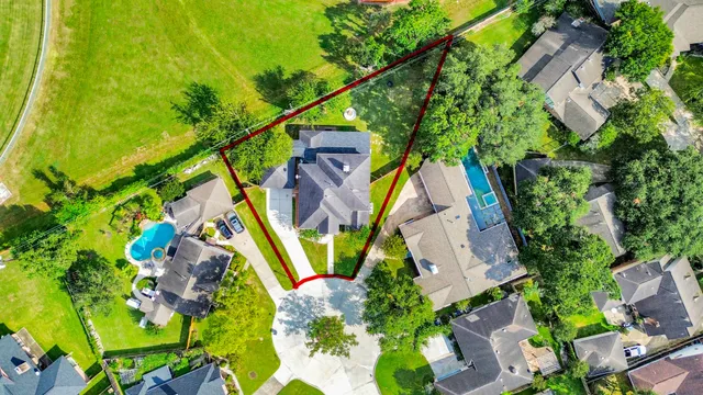 $635,000 | 3118 Fairmont Court, Sugar Land, TX 77478