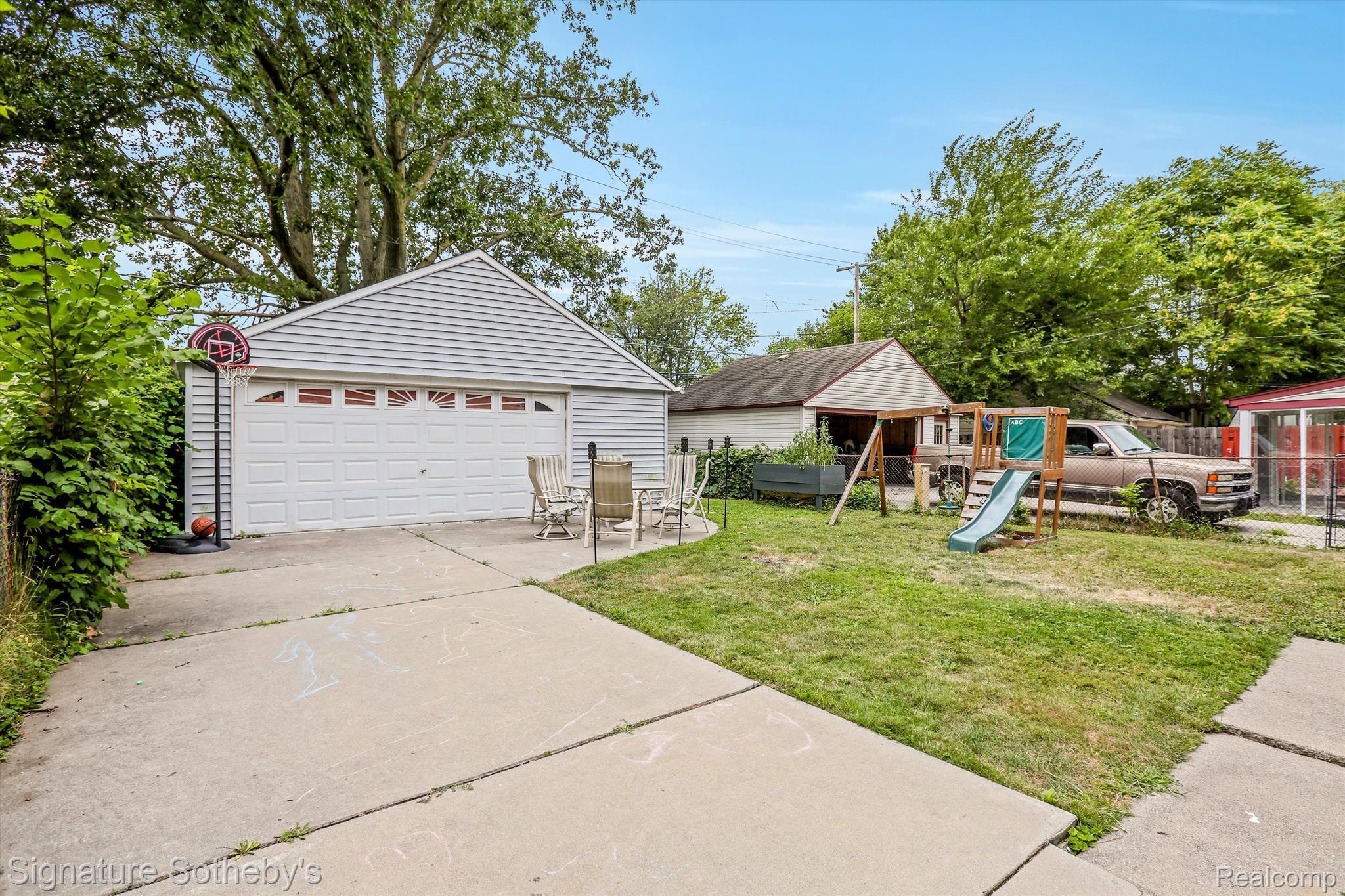 2147 Hampton Road Grosse Pointe, MI 48236 - Photo 16 of 19 Gallery Image 16