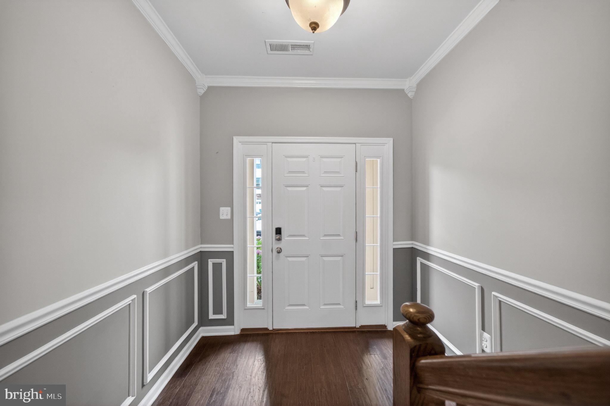 8475 Randell Ridge Road Frederick, MD 21704 - Photo 4 of 36 Inviting entryway with classic charm.