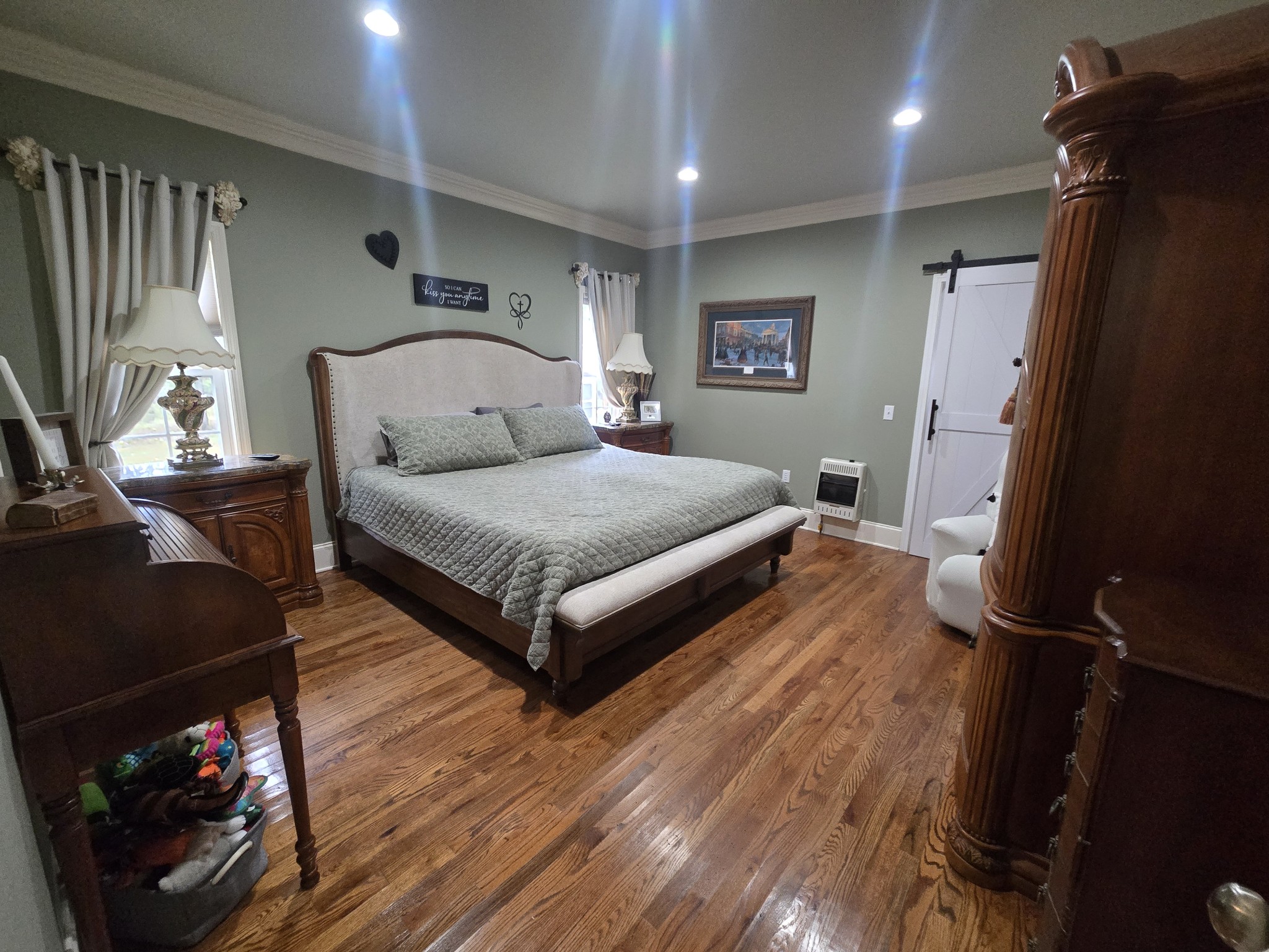 774 Sherrell Road Hillsboro, TN 37342 - Photo 44 of 70 a living room with a bed furniture and a flat tv screen
