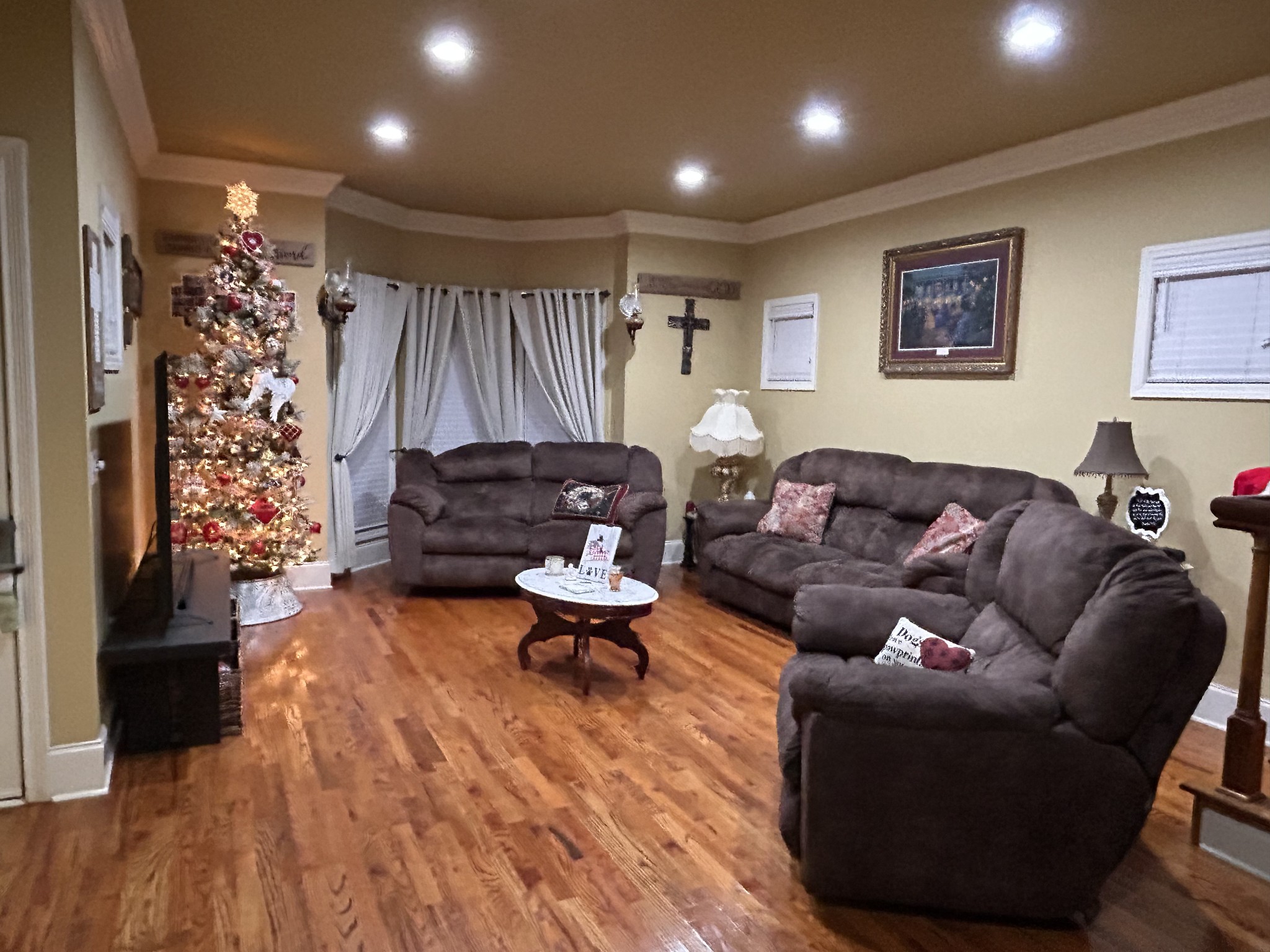 774 Sherrell Road Hillsboro, TN 37342 - Photo 55 of 70 a living room with furniture and a couch