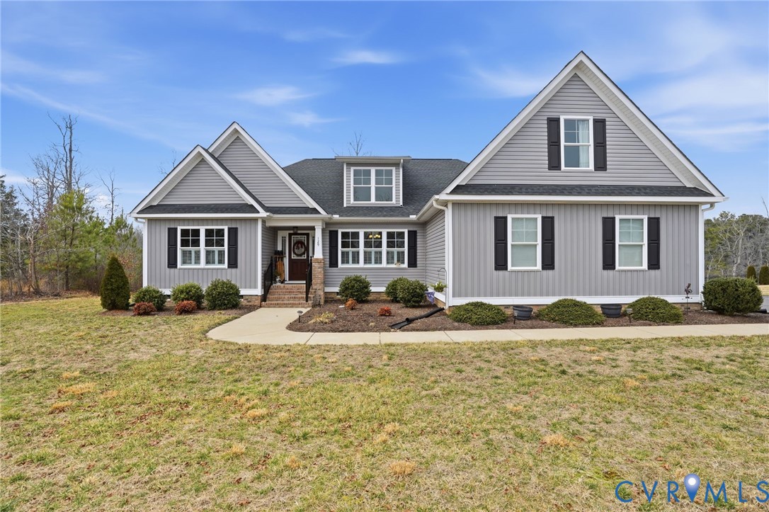 Modern Exterior - A very welcoming entry. Side-Loa