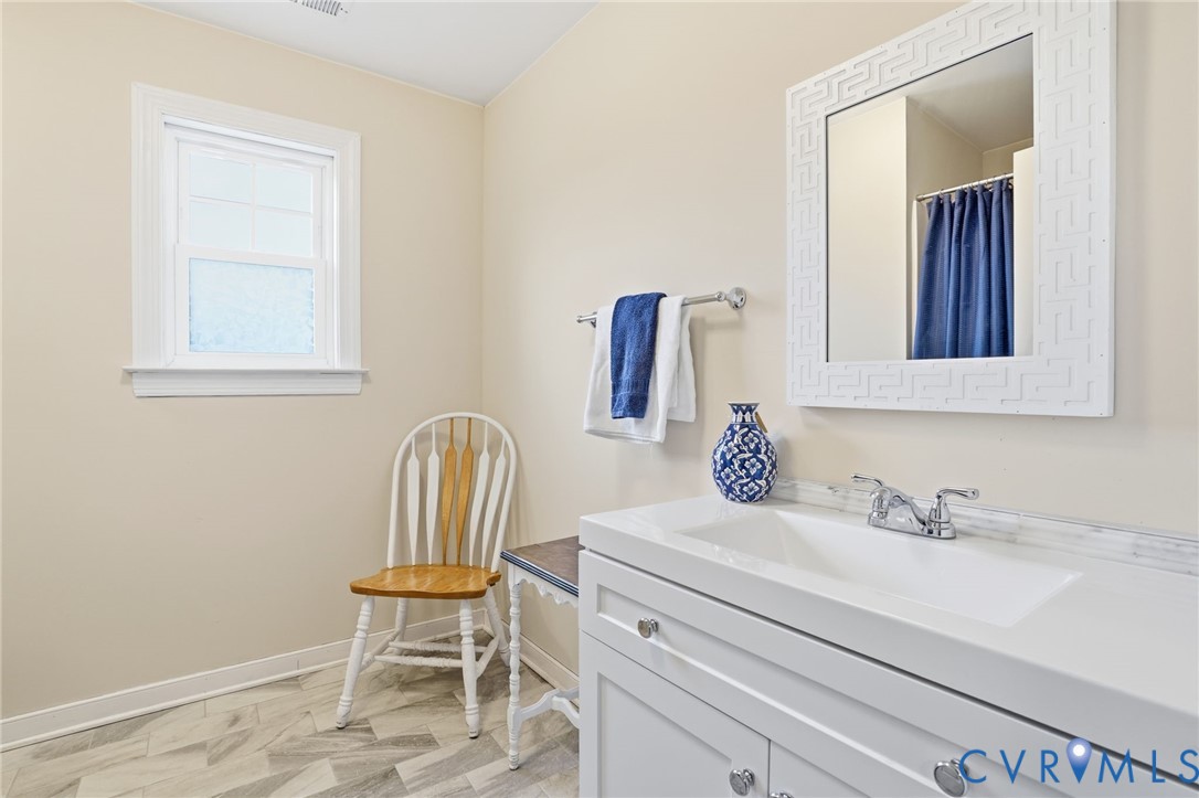 129 McRee Way Aylett, VA 23009 - Photo 41 of 56 2nd Floor Full Bath