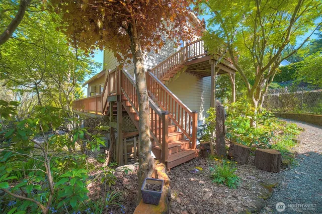 an empty room with an entryway