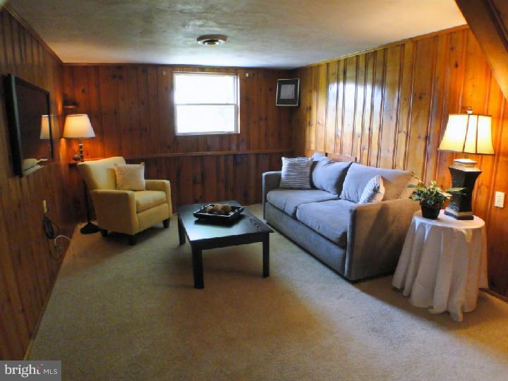 121 Locust Avenue Springfield, PA 19064 - Photo 16 of 24 Family Room