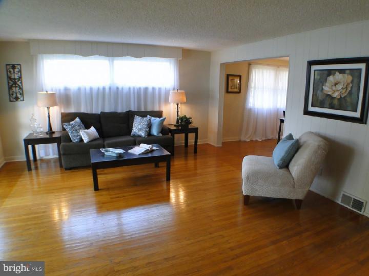 121 Locust Avenue Springfield, PA 19064 - Photo 3 of 24 Living Room