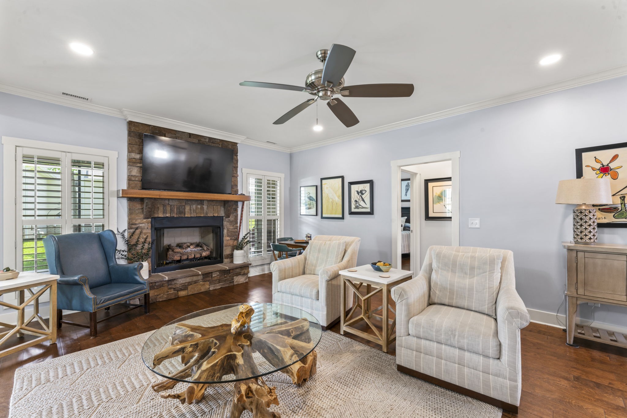 160 ANDERTON Drive Winchester, TN 37398 - Photo 18 of 41 a living room with furniture and a fireplace