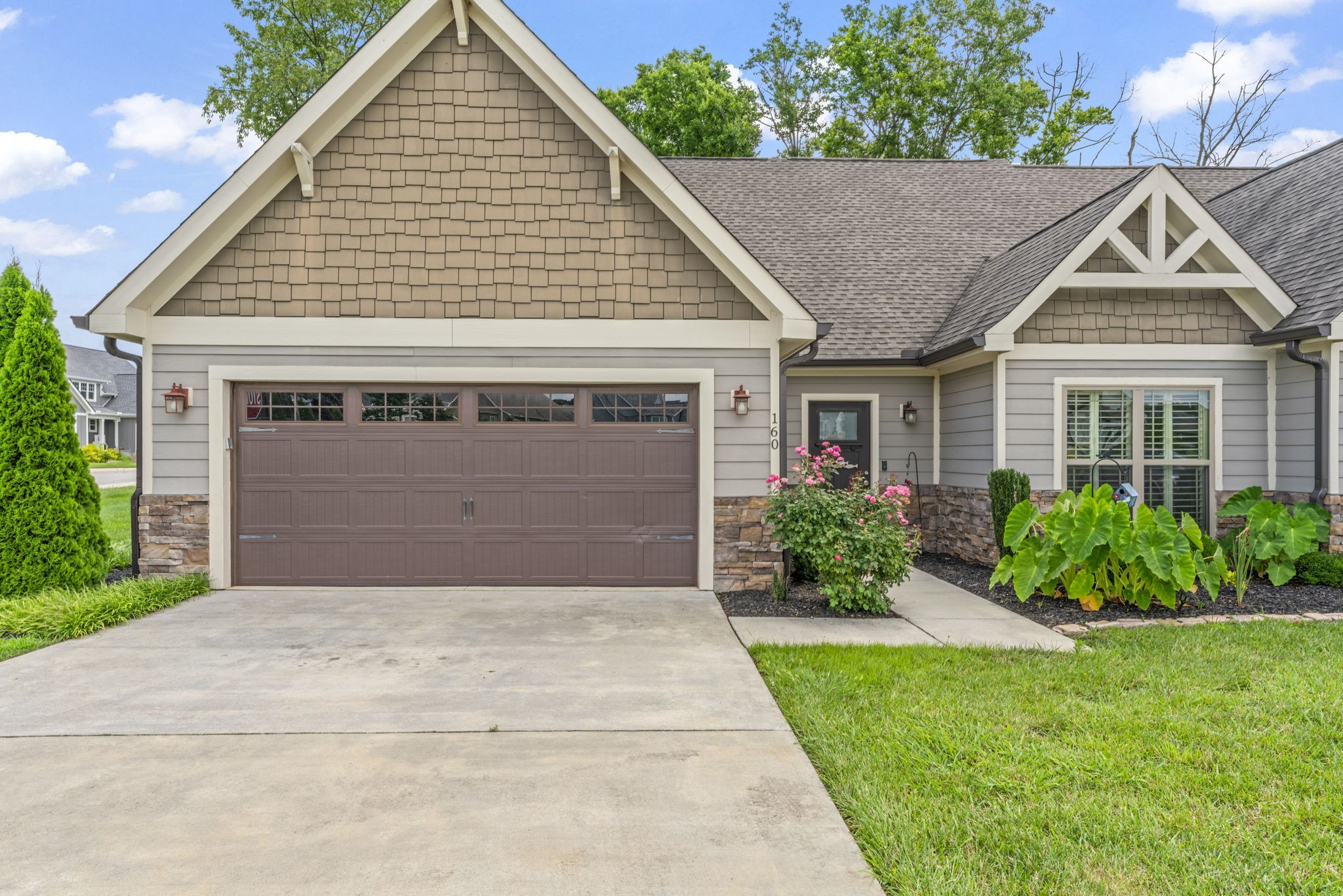 160 ANDERTON Drive Winchester, TN 37398 - Photo 2 of 41 a front view of a house with a garden and plants