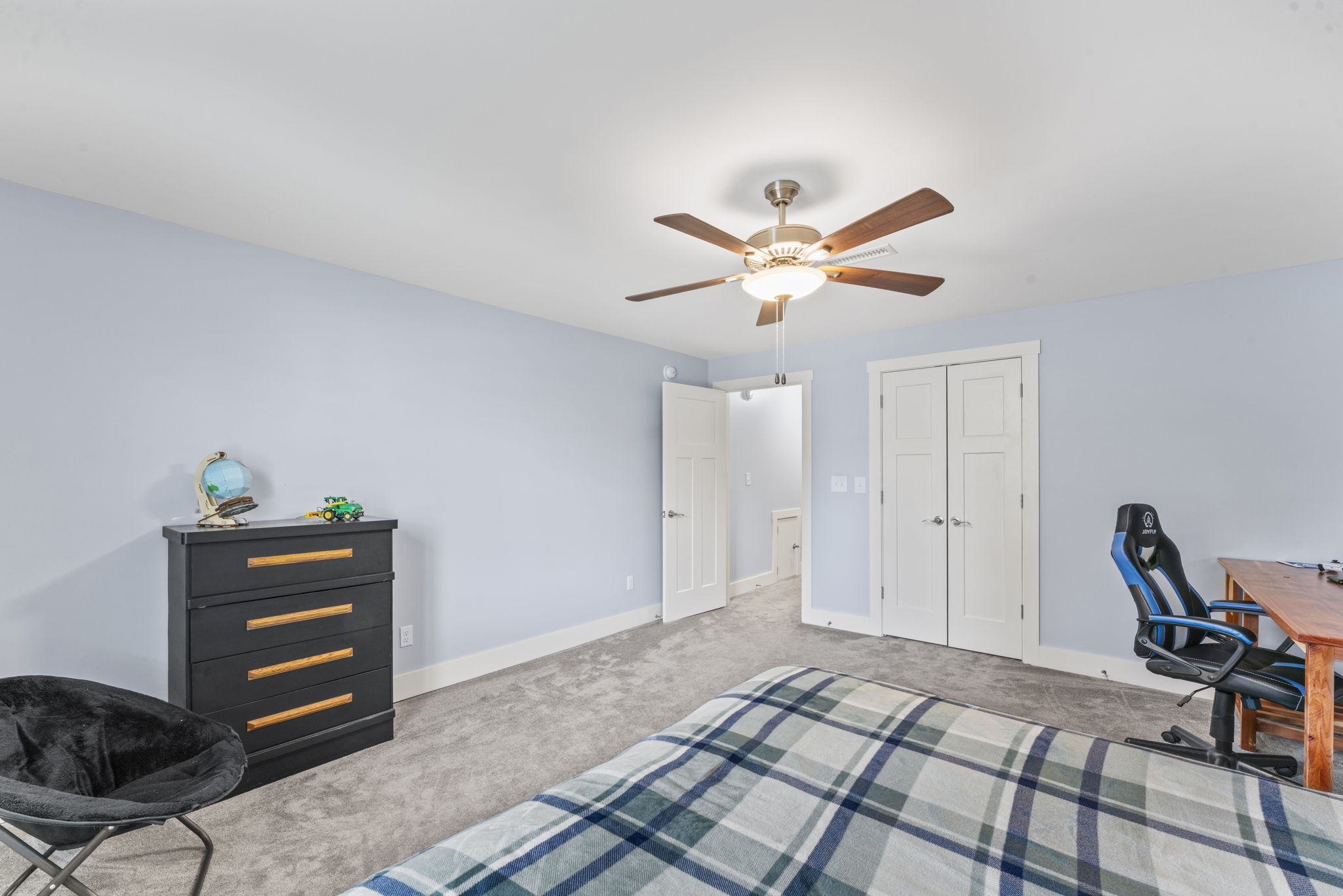 160 ANDERTON Drive Winchester, TN 37398 - Photo 33 of 41 a view of workspace with wooden floor