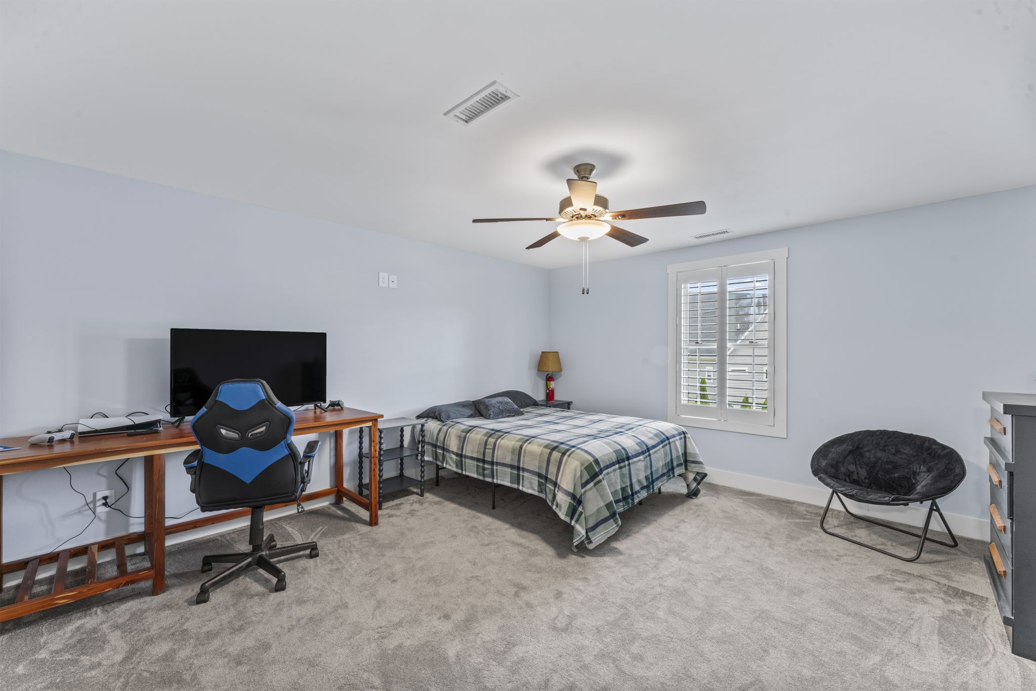 160 ANDERTON Drive Winchester, TN 37398 - Photo 34 of 41 a living room with furniture and a chair
