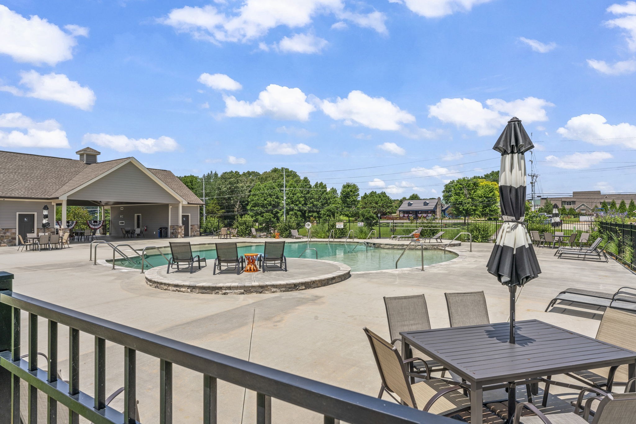 160 ANDERTON Drive Winchester, TN 37398 - Photo 35 of 41 a view of a patio with a table chairs and a table