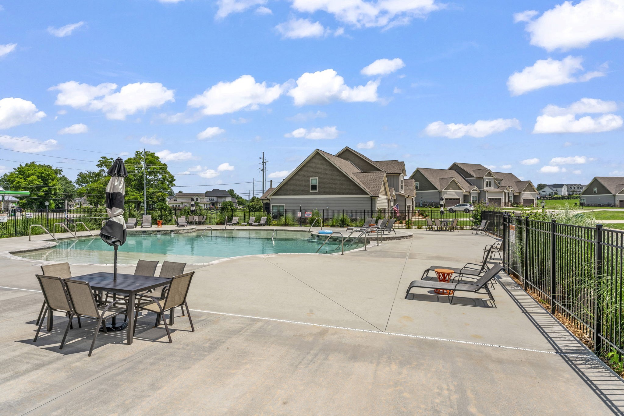 160 ANDERTON Drive Winchester, TN 37398 - Photo 36 of 41 a view of a terrace with sitting area