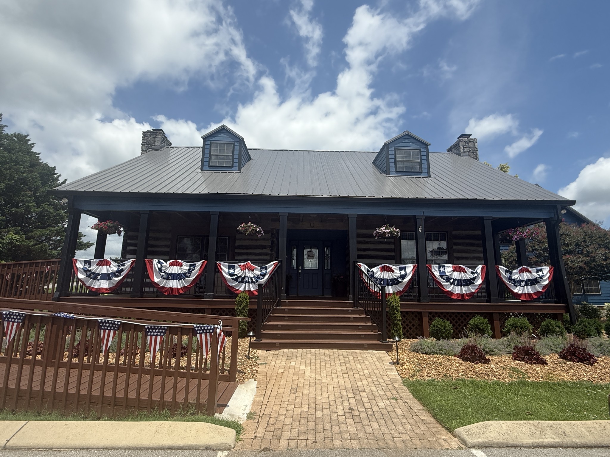 160 ANDERTON Drive Winchester, TN 37398 - Photo 38 of 41 a front view of retail shop with an outdoor space