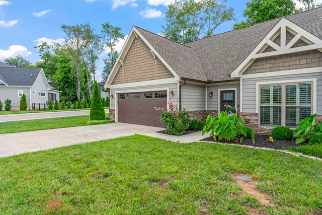 a view of a house with a yard