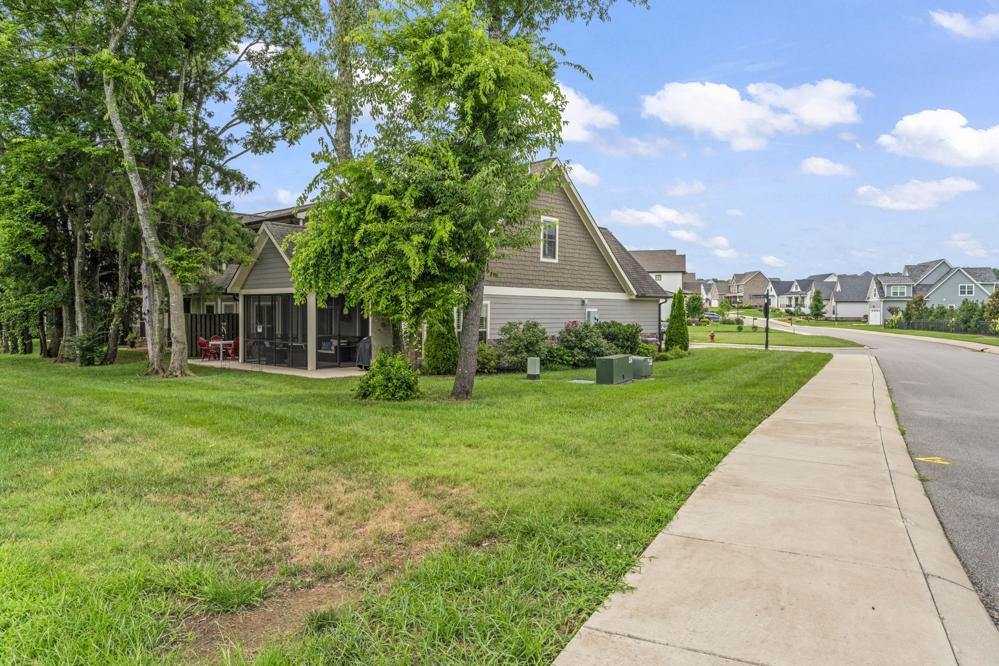 160 ANDERTON Drive Winchester, TN 37398 - Photo 8 of 41 a view of a patio with a garden