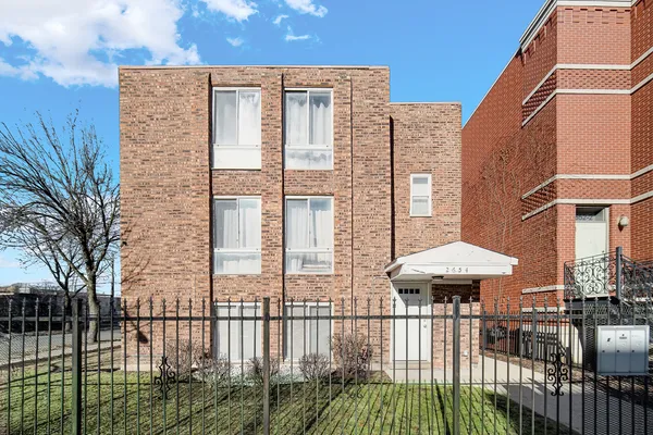 $1,700 | 2654 West 12th Place, Unit 1, Chicago, IL 60608