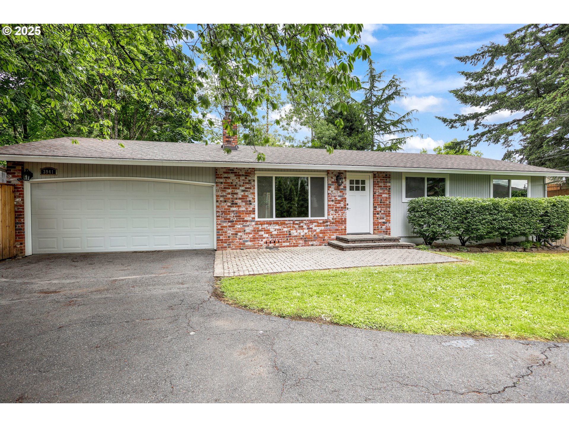 3941 Southwest Plum Street Portland, OR 97219 - Photo 1 of 20 Gallery Image 1